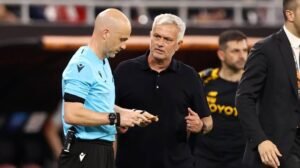 Kontroversi VAR dalam Sepak Bola Modern: Sebuah Analisis Mendalam