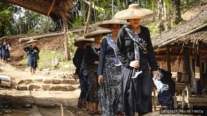 Menelusuri Jejak Peradaban: Suku-Suku Terasing yang Bertahan di Tengah Modernitas