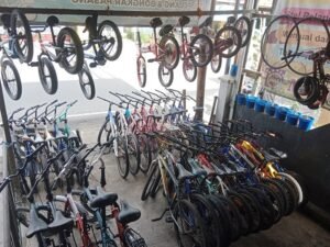 Mengayuh Asa Bersama: Menelisik Komunitas Sepeda Terbesar di Kota Metropolitan