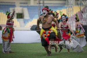Tentu, mari kita buat artikel tentang Festival Olahraga Tradisional di Indonesia.