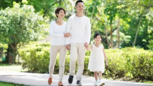 Tentu, mari kita susun artikel informatif tentang manfaat berjalan kaki 10.000 langkah per hari.